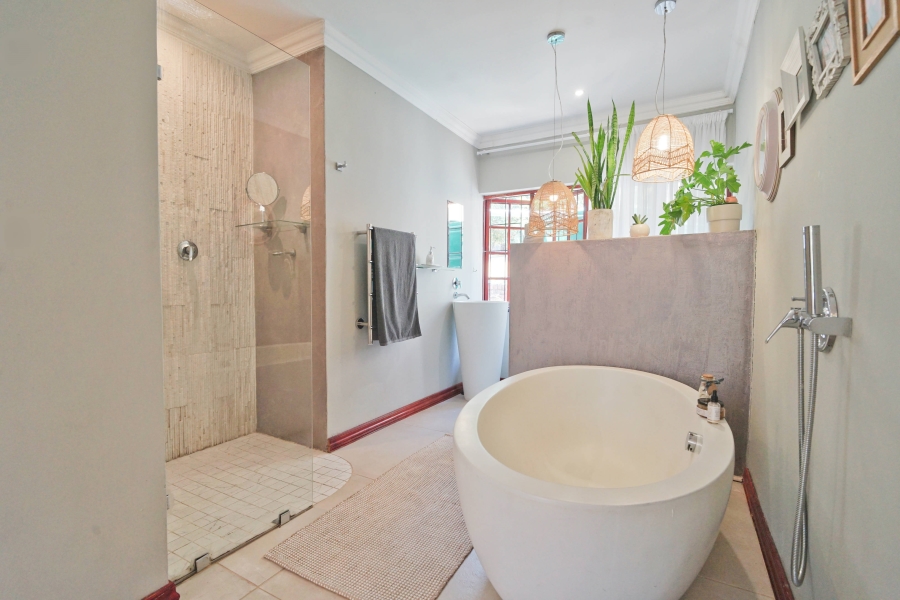 To Let 5 Bedroom Property for Rent in Beacon Bay Eastern Cape